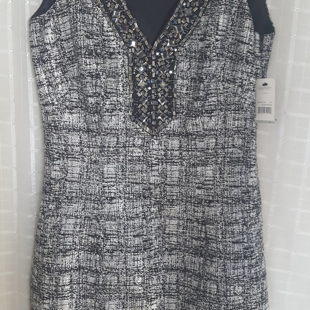 ELEGANT DRESS. SIZE: 0  PETITE. BY: LAUNDRY by SHELLI SEGAL LOS ANGELES